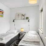 度假居 Delan - 75m From The Sea By Interhome *
