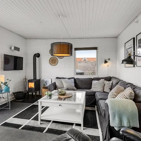 Delan - 75m From The Sea By Interhome